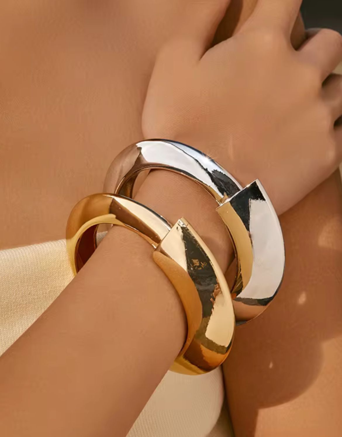 Orbit Bangle (Golden)