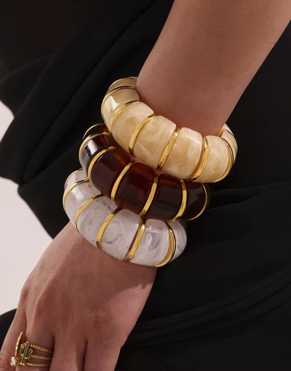 Bubble Resin Bangle (Brown)