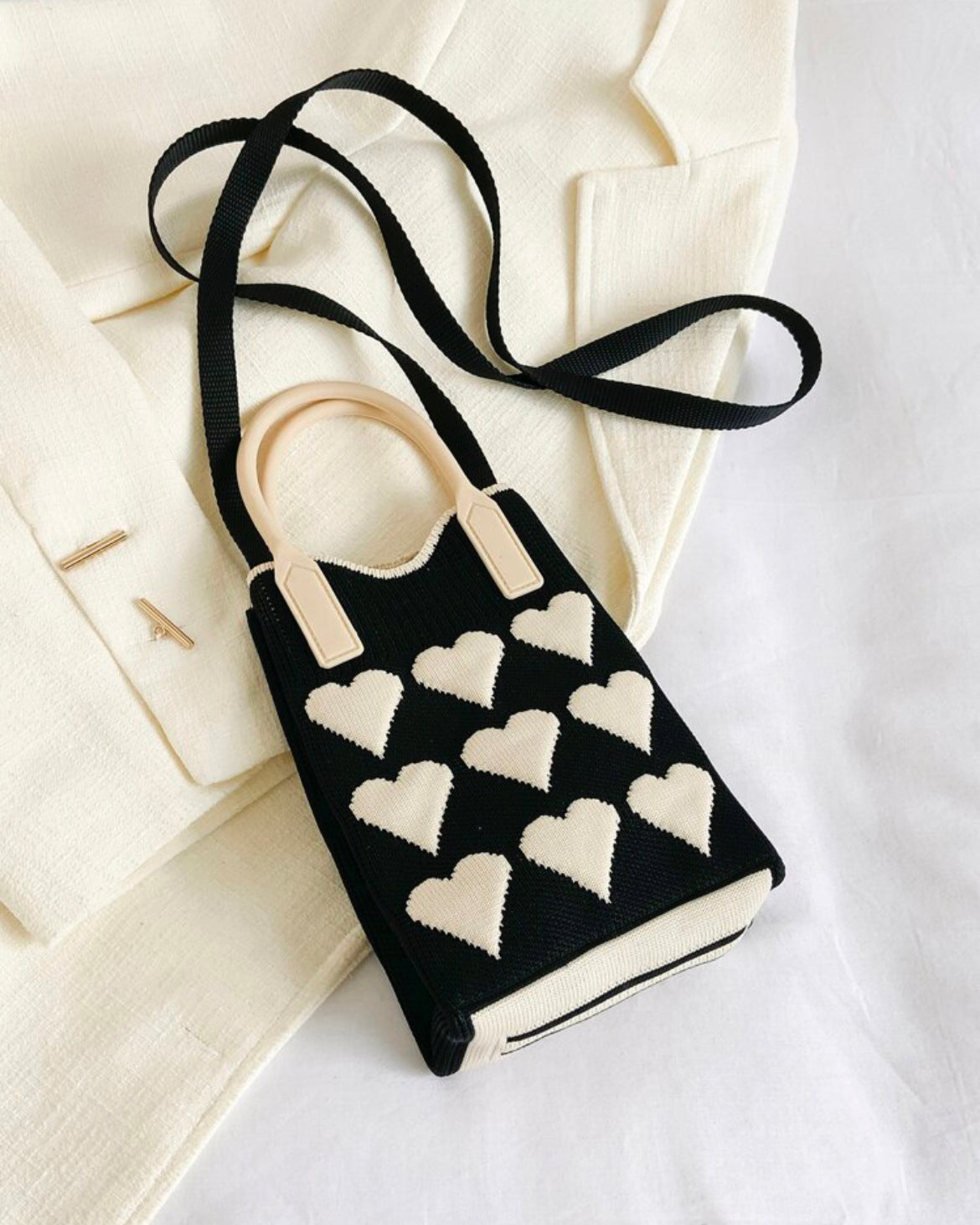 Queen of Hearts Sling Bag (Black)