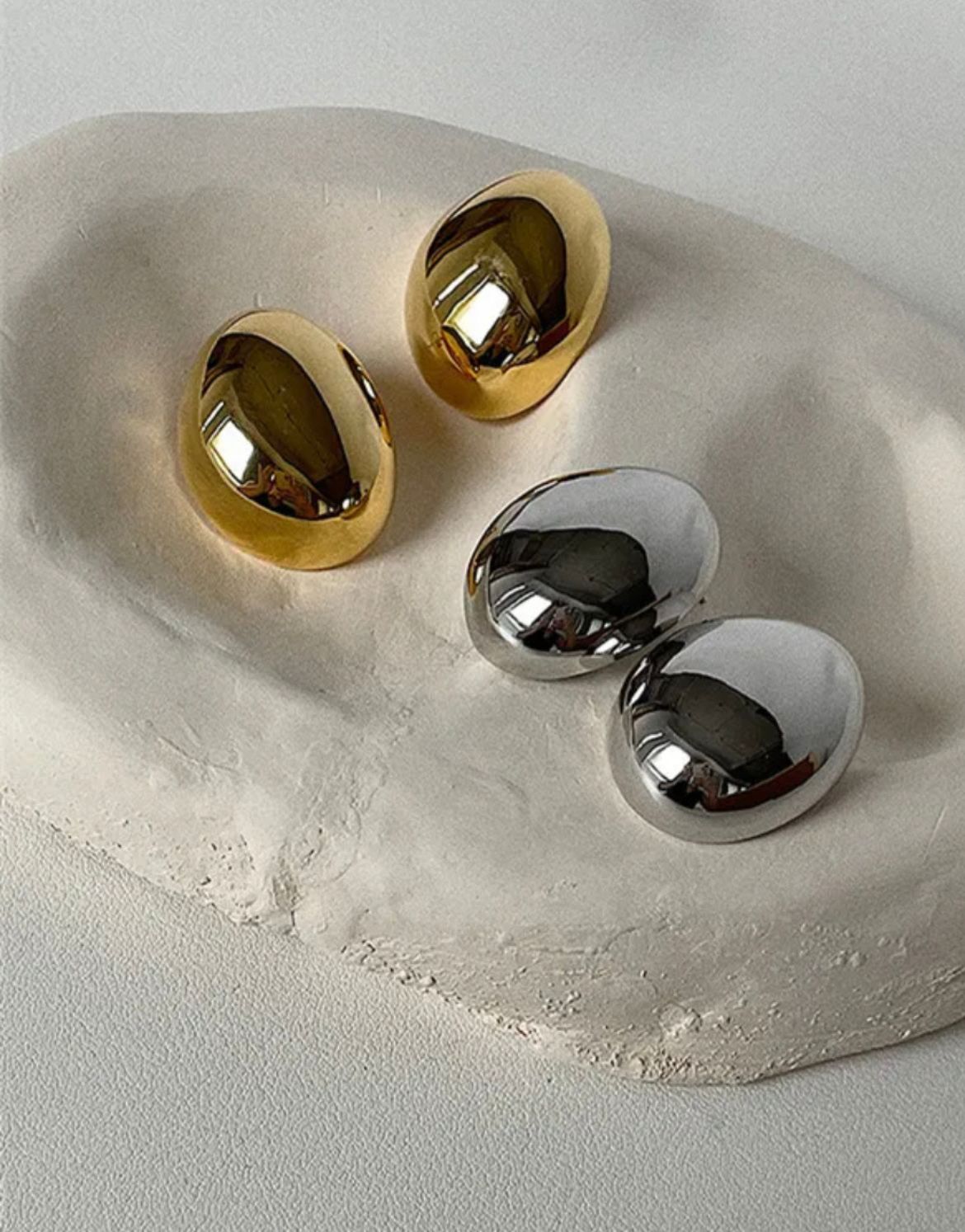 Egg Stud (Golden)