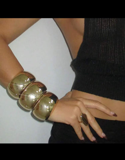 Chunky Bangle (Golden)