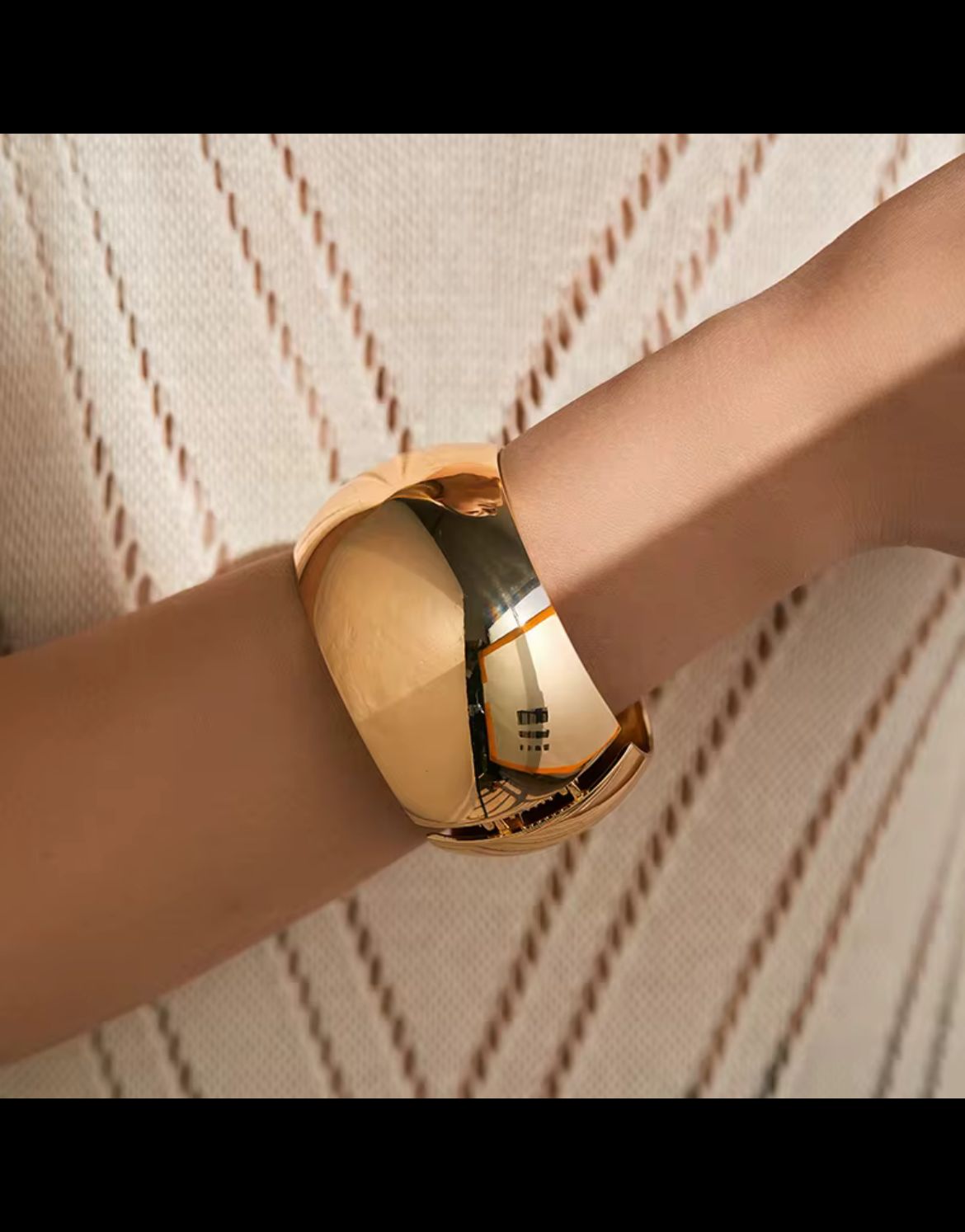 Chunky Bangle (Golden)