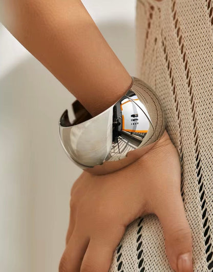 Chunky Bangle (Golden)