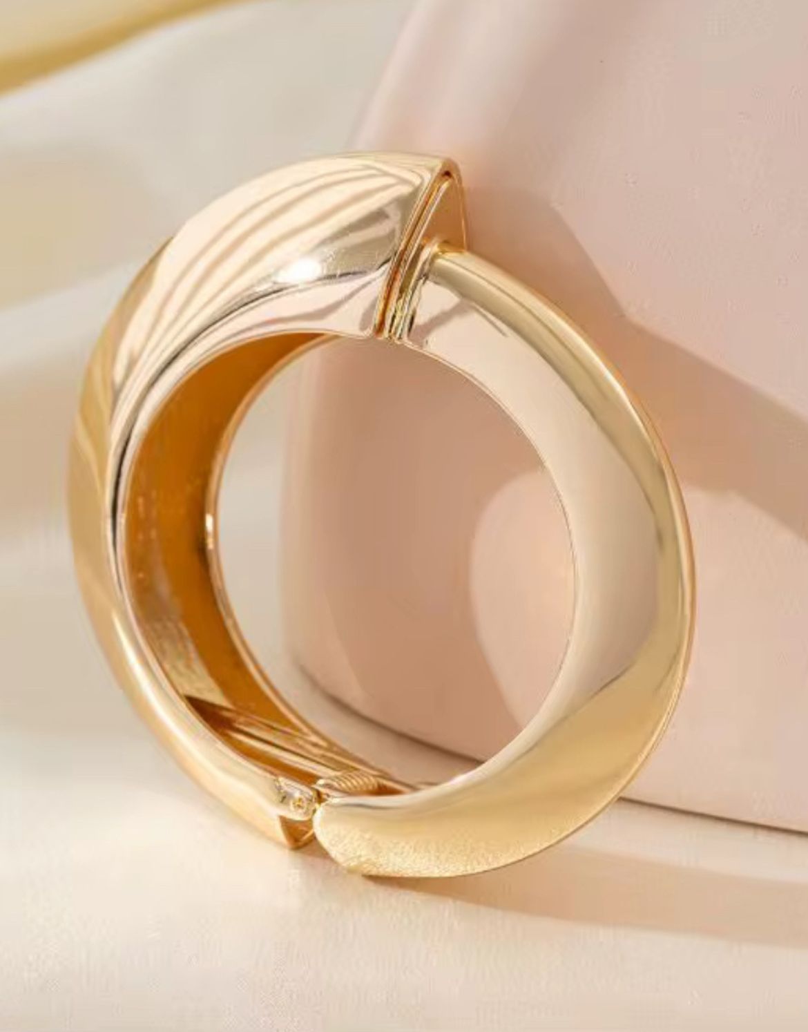 Orbit Bangle (Golden)
