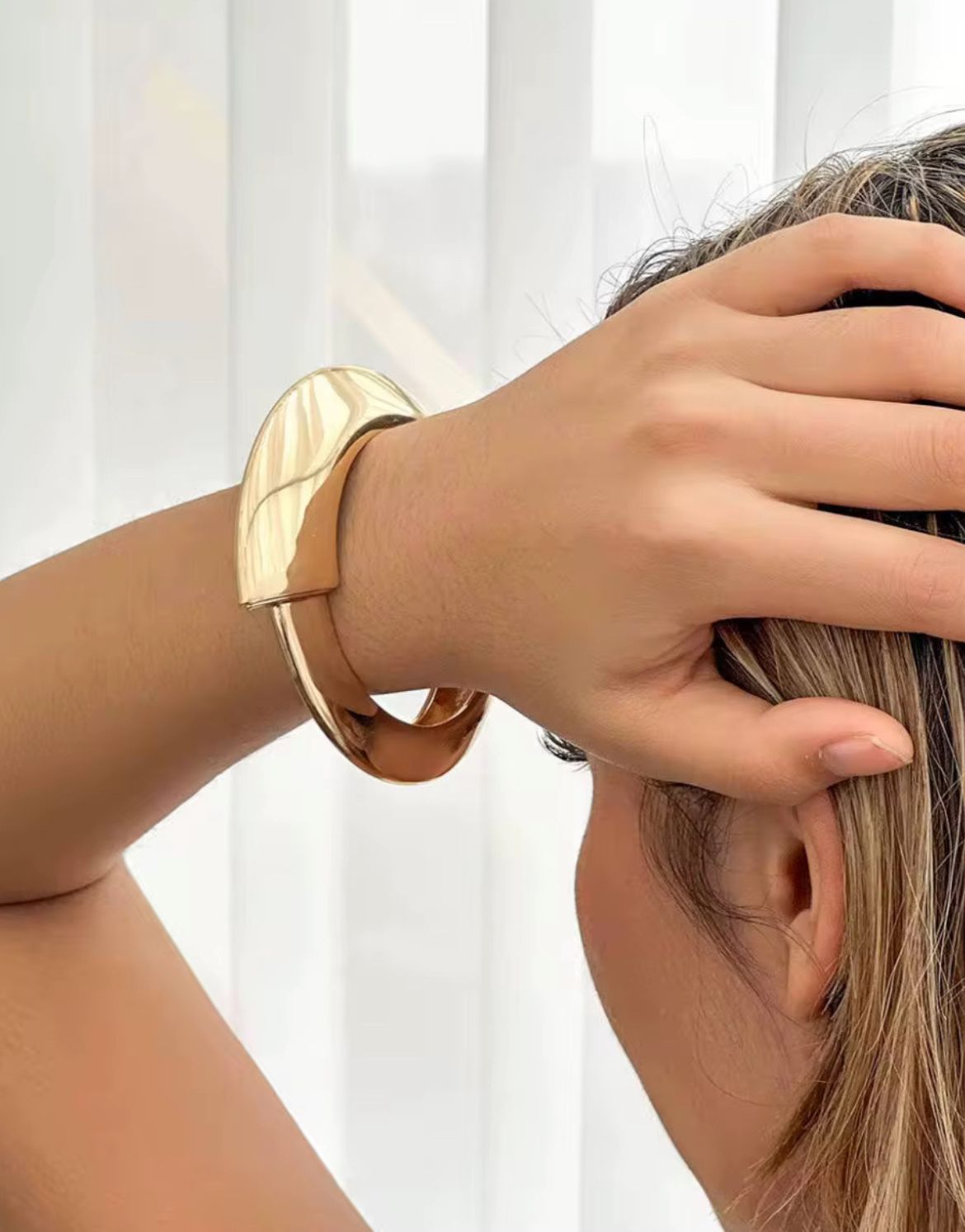 Orbit Bangle (Golden)