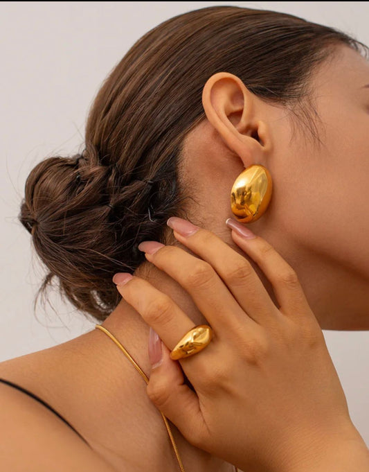Egg Stud (Golden)