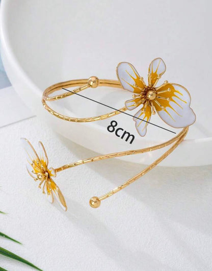 Petal Cuff (White)
