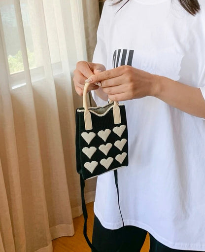 Queen of Hearts Sling Bag (Black)